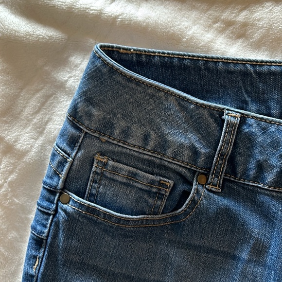 d. Jeans - Picture 8 of 11